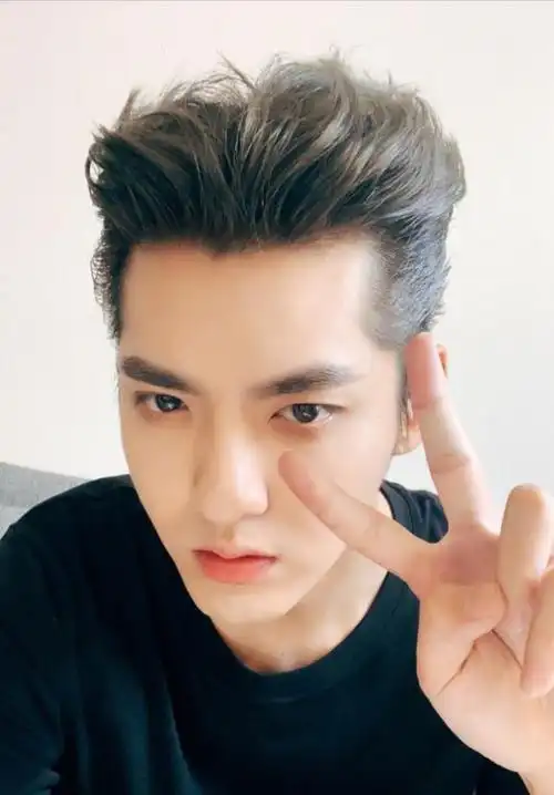 吴亦凡初中一初中学历的骗子赢了吴亦凡的公关团队