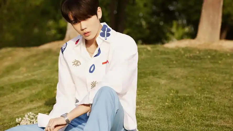 林彦俊清爽白衣少年桌面壁纸壁纸