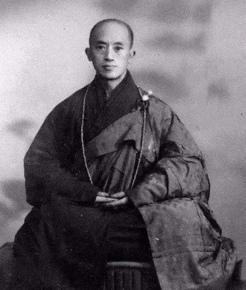 回顾海灯法师77岁凭二指禅倒立走红此举成人生污点真相如何