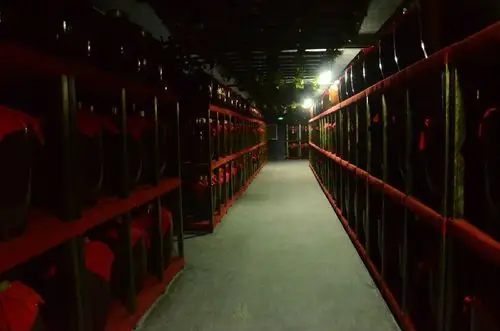 中国第一家白酒地下私人酒窖华夏第一窖