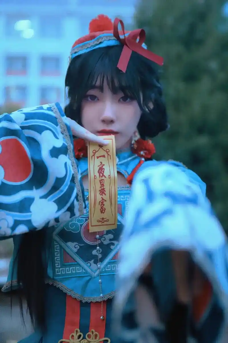 可爱小僵尸限定返场.旧照新发! #摄影 #cos #拍照92 - 抖音