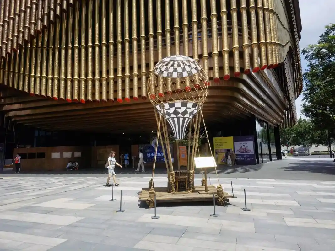 外滩bfc金融中心生活范特西艺术展2