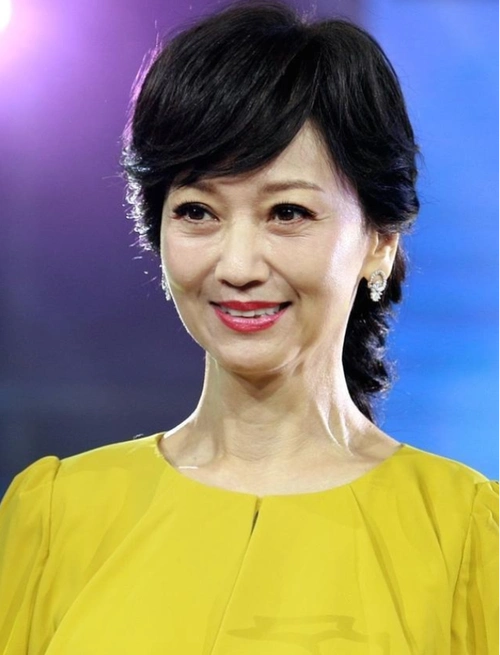 路人镜头下的女星,蔡明忍了,赵雅芝忍了,但到刘晓庆我忍不住了