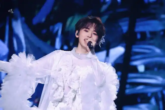 宋亚轩楼外楼演唱会##宋亚轩solo舞台不枉##时代少年团叁重楼暨车道