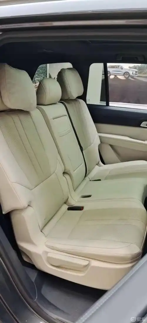 解锁理想的更多的用法,第一张图是七座版,理想one后排座
