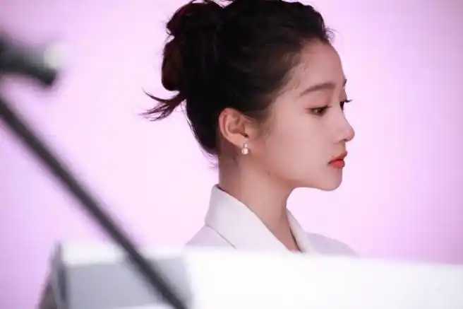 关晓彤春日花仙子