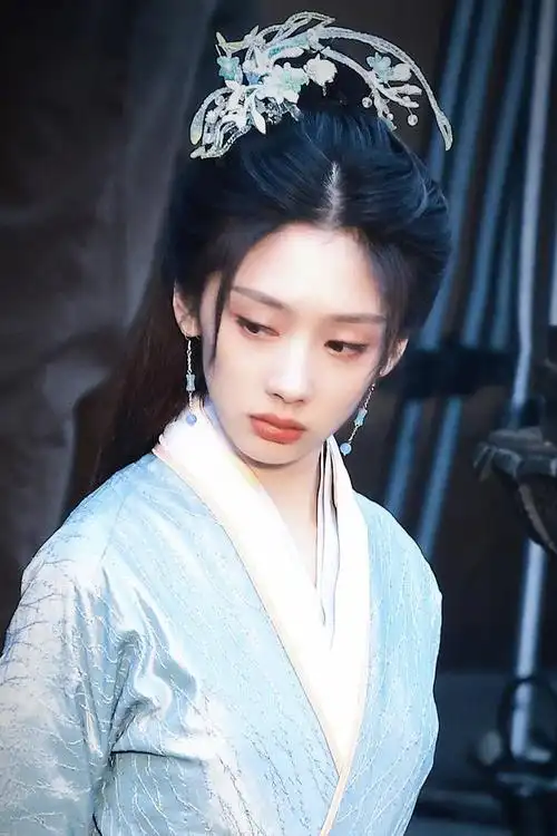 王楚然《峰影燃梅香》吴谨言《春花厌》陈都灵《大梦归离》李沁《七夜