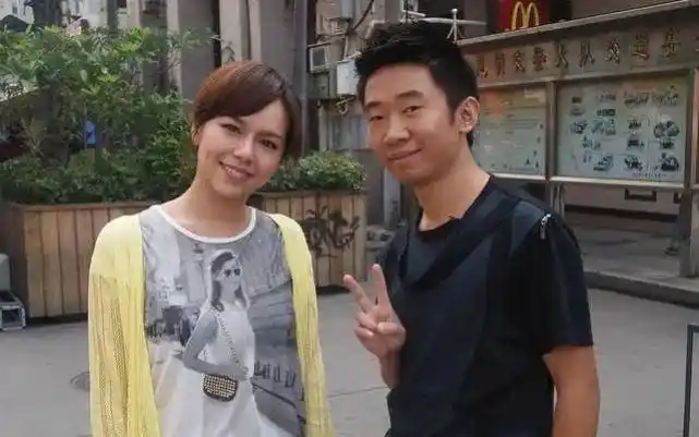 一次杨迪交往14年的女友哭着说:我们公开吧,没想到杨迪直接拒绝_戒指