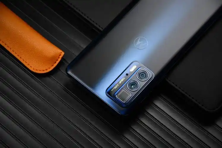 摩托罗拉edgespro50倍潜望式变焦1亿像素2k档最强相机