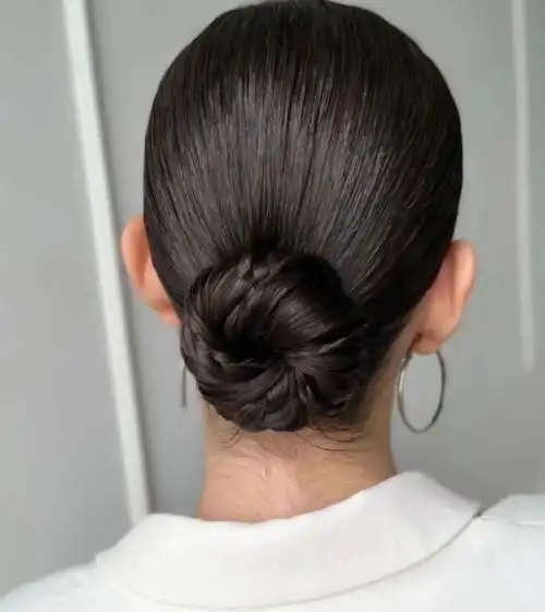简易法式低发髻推荐 彰显魅力自带高级感_时尚扎发 - 美发站