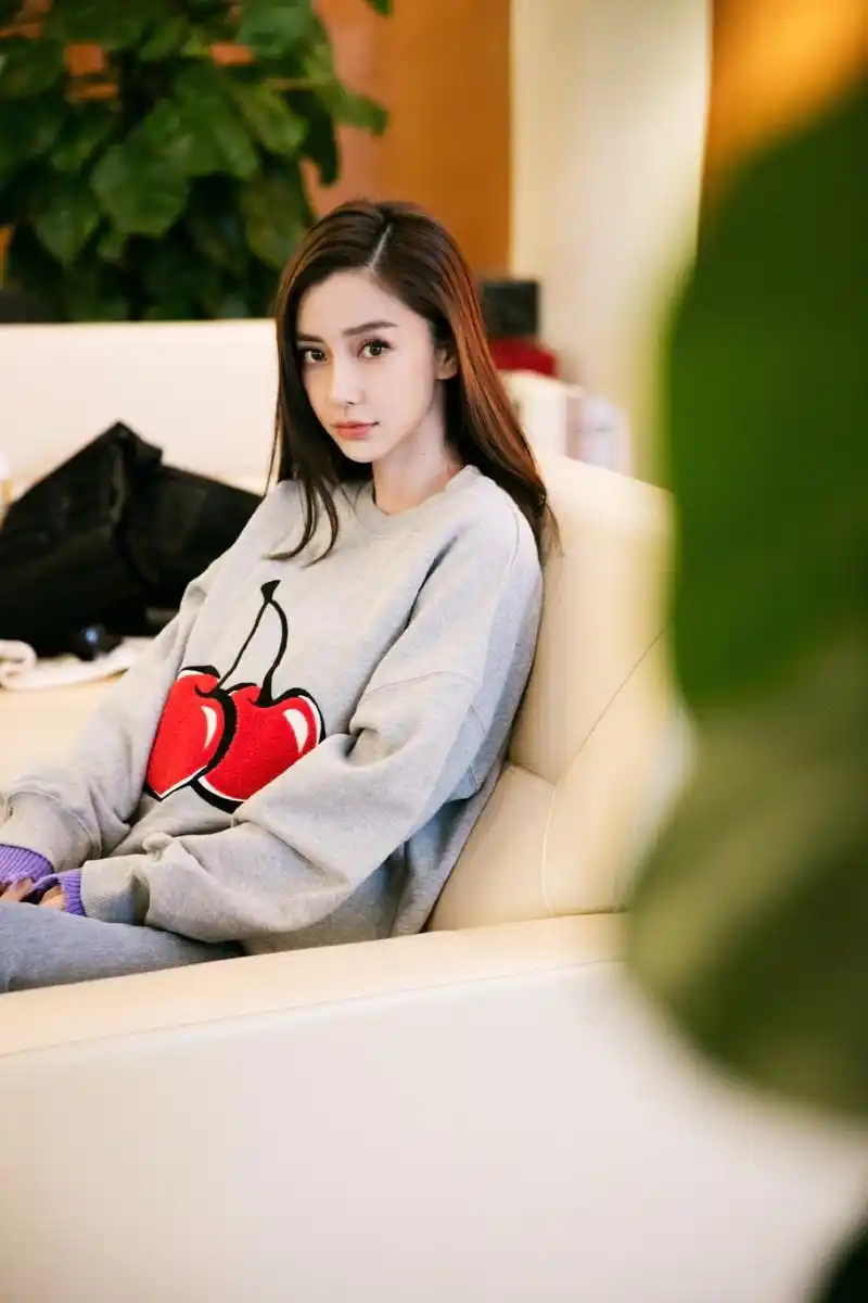 angelababy樱桃卫衣性感图片23