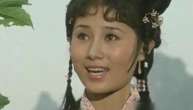 李连杰57岁似70为利智放弃前妻如今原配黄秋燕过得如何