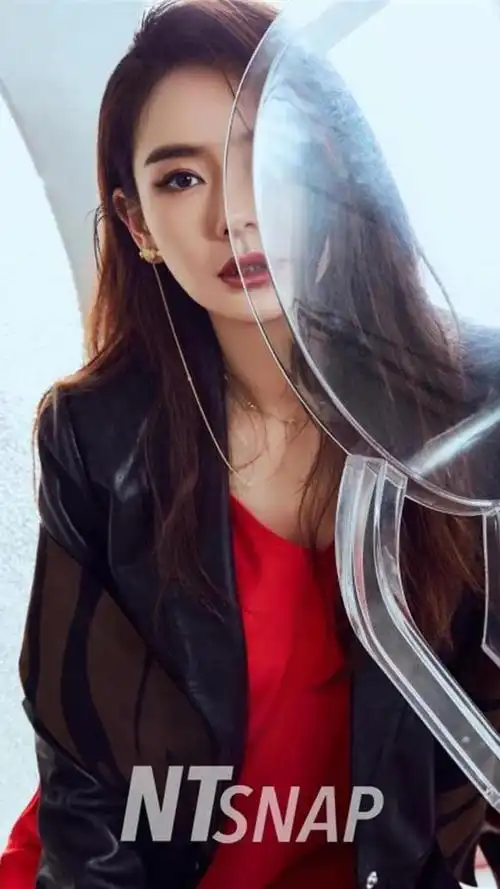 高冷女王戚薇高清手机壁纸