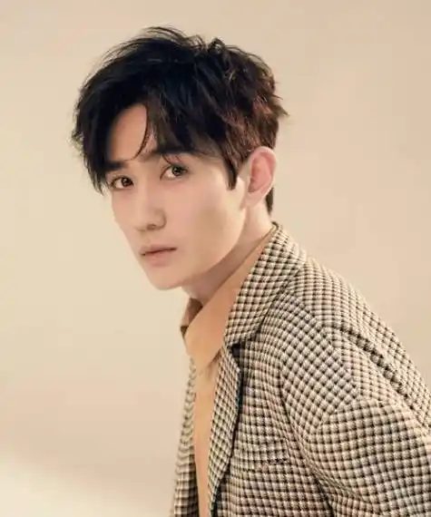 个人资料:朱一龙联系经纪人贺涵(合作):137-2808-8500