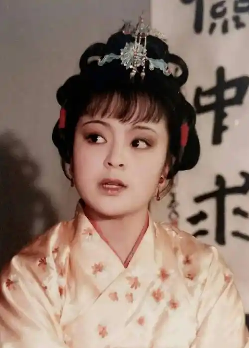 《红楼梦》:贾琏通过鸳鸯典当贾母私产,邢夫人是如何知道的?