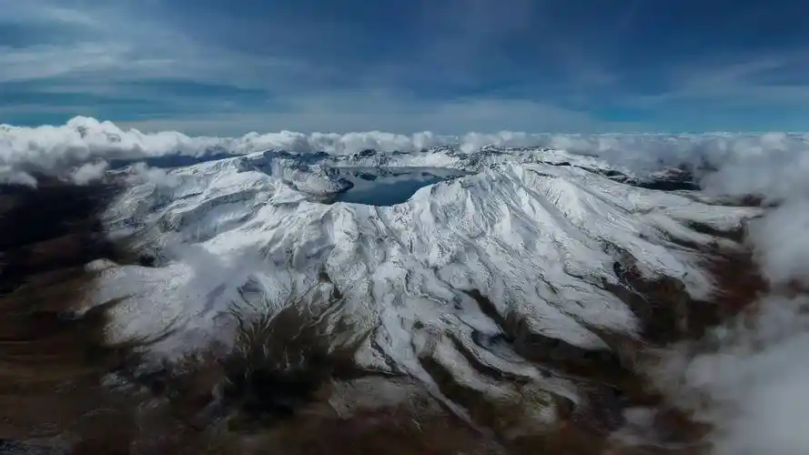 作品欣赏:邮册设计稿欣赏:出版摄影专集《长白山》《圣境长白》《筑梦