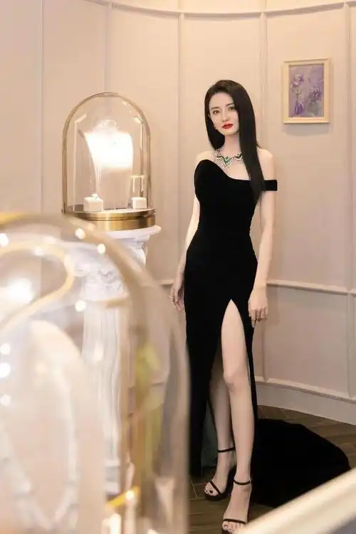 徐璐肤白貌美大长腿