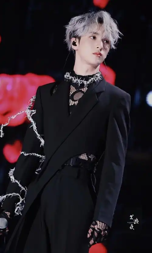 严浩翔 舞台风暴##和严浩翔点亮微博之夜