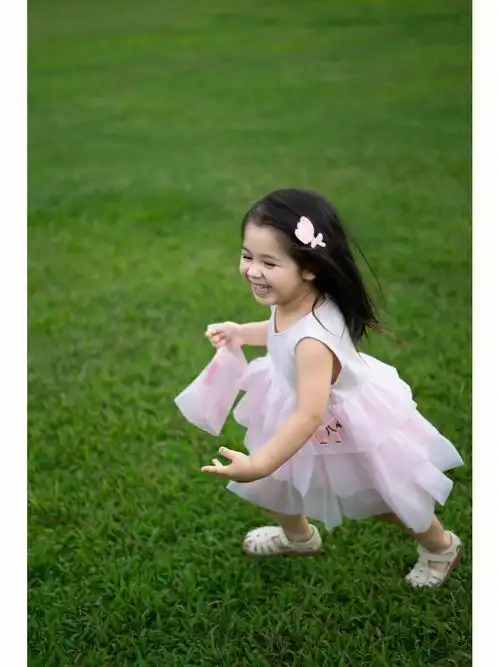 每个小女孩都会喜欢粉粉嫩嫩的小裙子吧