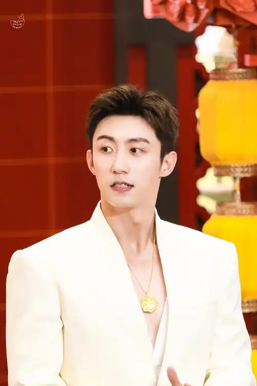 黄景瑜热成水光肌了##周六福品牌代言人黄景瑜