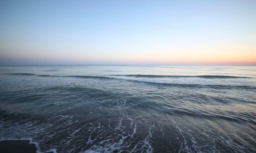 美好自然景观蓝天大海浪花沙滩视频素材