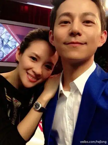 何炅王菁恋情曝光 深夜同回车库疑似同居