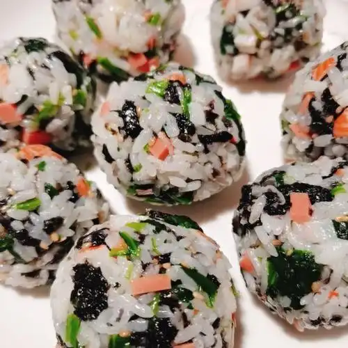 第6步(大人孩子都爱吃的海苔饭团的做法)