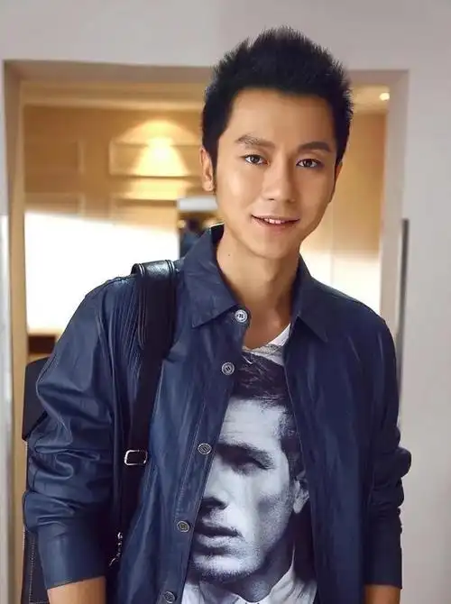 一份新的民意调查显示,60%以上的人表示,李晨在公众心目中的印象已