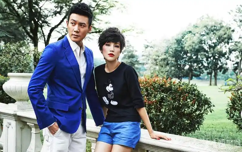 陆毅鲍蕾室外大片 夫妻俩浪漫秀恩爱第2页