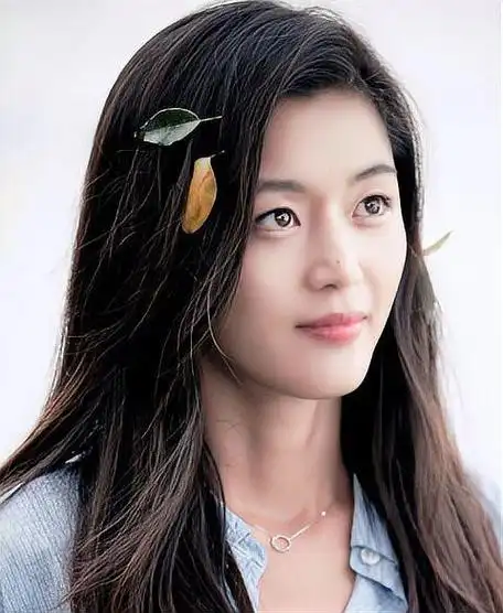 全智贤素颜亮相机场,时尚标.@悲伤小蛙ovo的动态