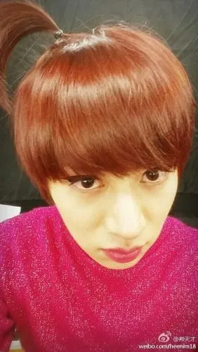 金希澈涂红唇扮女装粉丝不给妹子活路