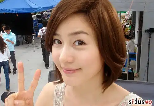 组图:成宥利自拍照网上公开 白皙皮肤引人羡慕