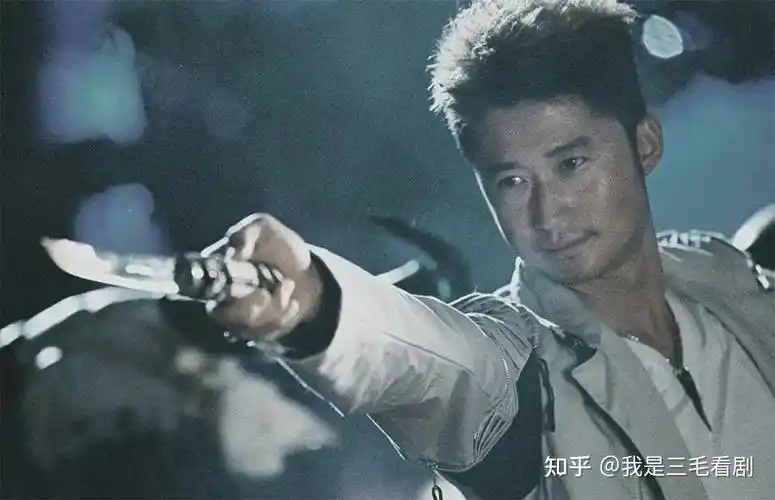 主演:甄子丹出生在广东广州,祖籍广东台山,2岁来到香港直到11岁移民