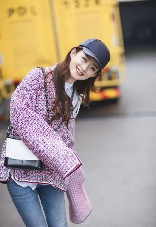 赵丽颖时髦率真街拍图片