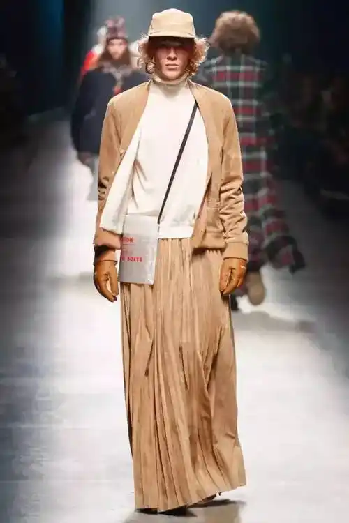 gucci男士也有权穿连衣裙