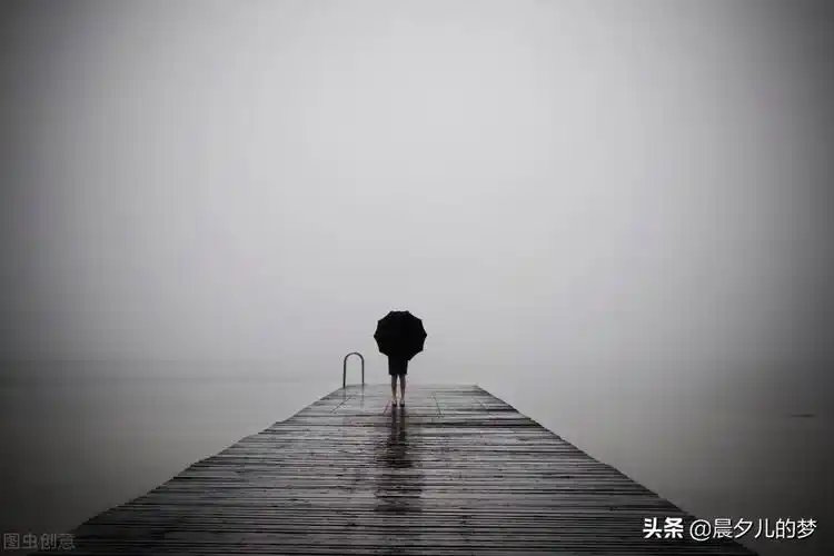 "寂寞的悲伤句子"很累,痛苦与孤独是最好的解决办法