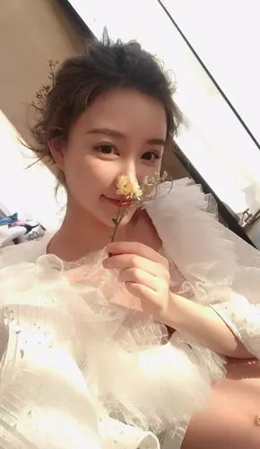 王思聪前女友雪梨晒大肚照,不看肚子都不相信,怀孕都可以这么美