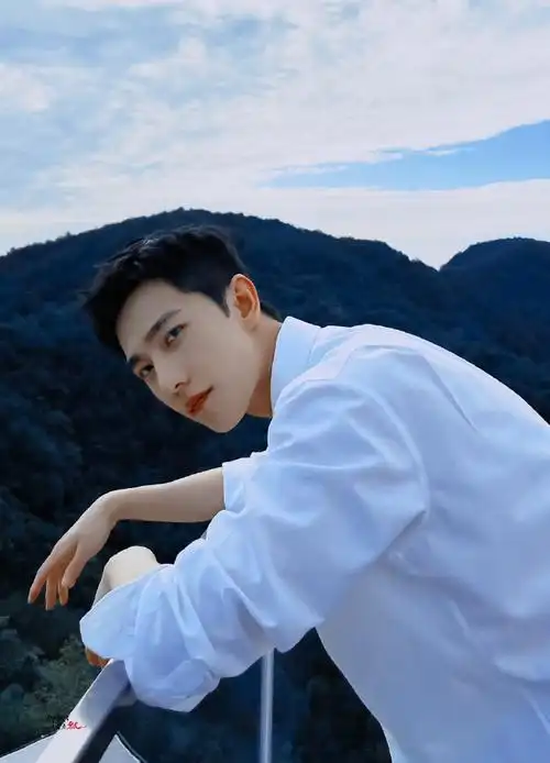 杨洋最新户外随拍