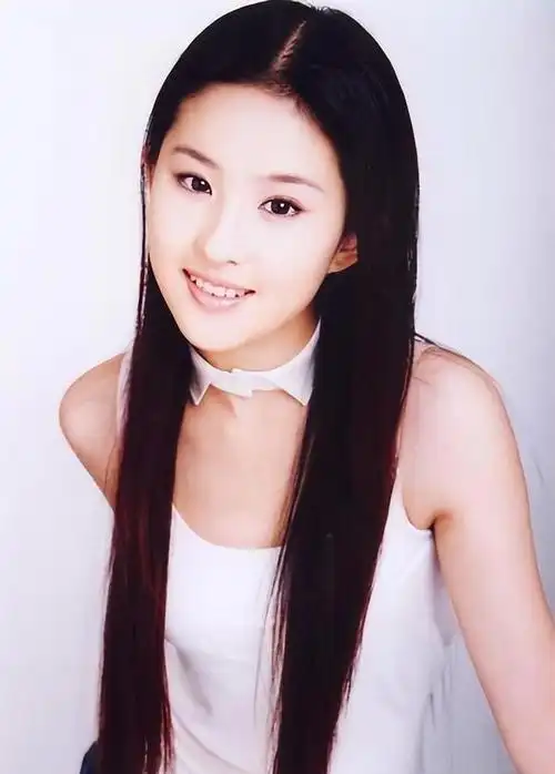 "神仙姐姐"刘亦菲:15岁出道,靠古装爆火,如今35岁无人敢娶?_网易订阅