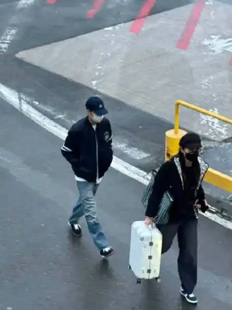 王一博抵达巴黎机场##王一博到巴黎了