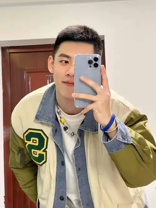 让你帅气到极致的10款男生短发!_发型_都会_短发