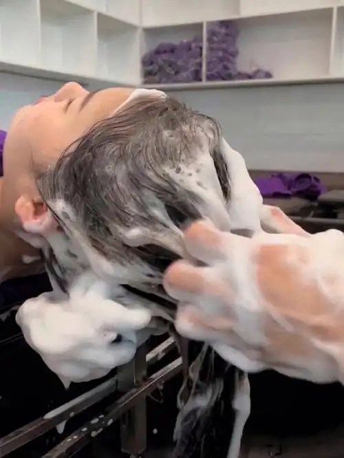 怪不得理发店洗的头发能几天不油!