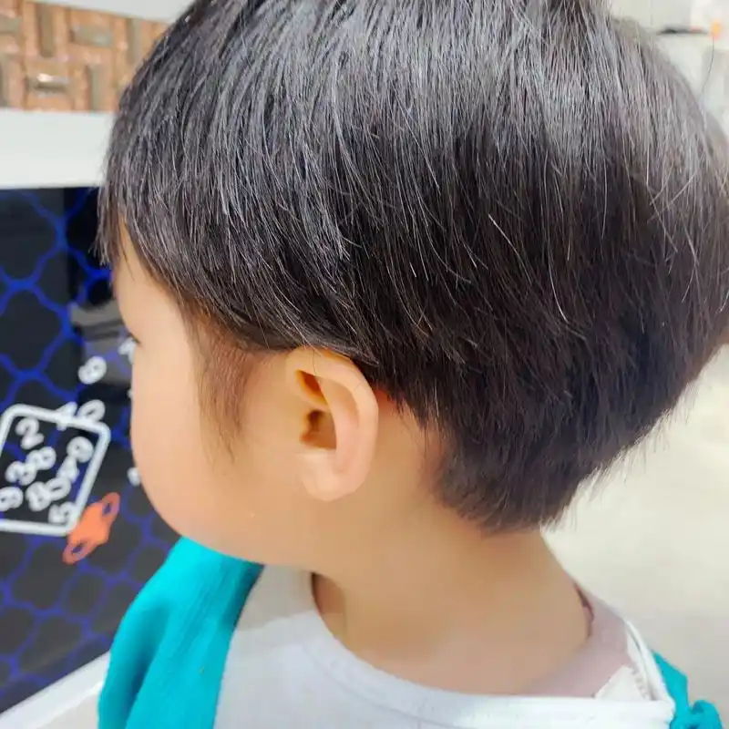 搜小红书上大多是成人短发发型,女宝的短发发型真的选择性很少很少.