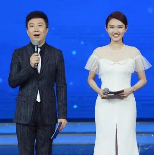 仅30岁的她能够主持央视"牌面"节目?_龙洋