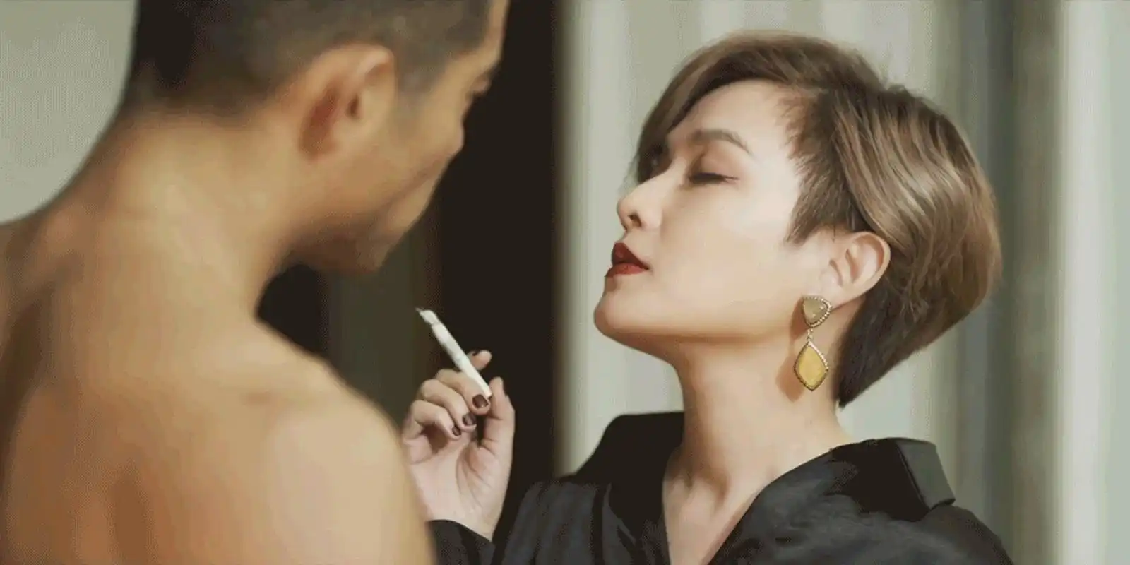 盘点娱乐圈女明星"抽烟"名场面, 哪位女星最销魂?