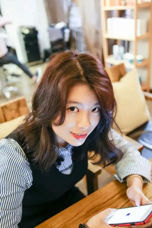 美丽的栗子色发型