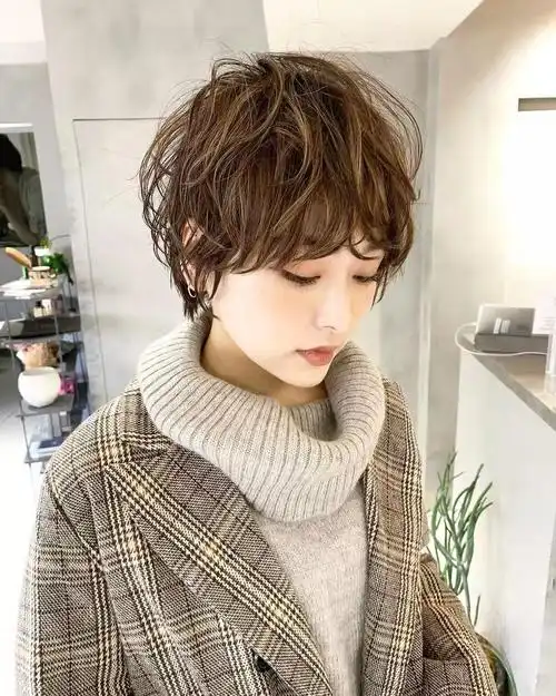 自然随意的短卷发