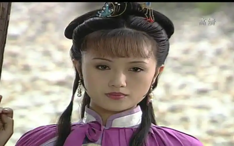 朱媛媛也是有名的美女,出演《康熙微服私访记2馒头记》时,刚刚24岁