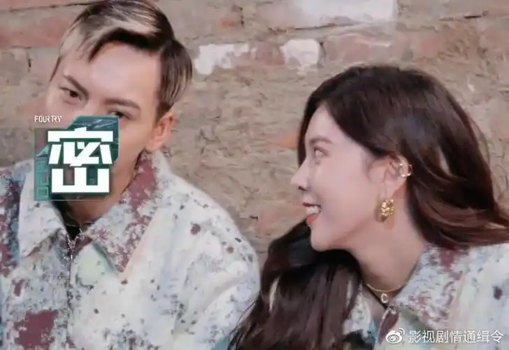 陈伟霆宋妍霏穿情侣装拍照完全无视周扬青存在要公开的节奏