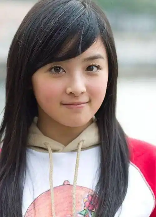 张含韵身材发福,脸胖了腿也粗了,颜值下降,看来男友很爱她_网友_减肥